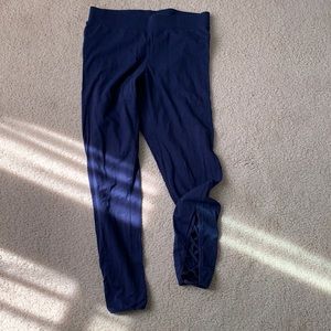 Criss cross ankle leggings